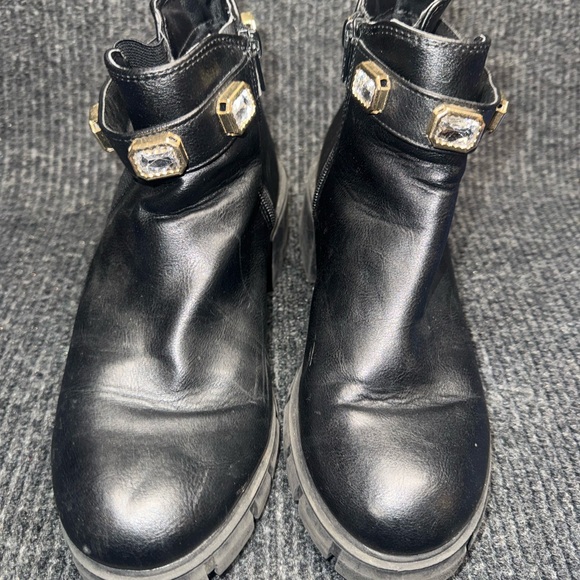 Madden NYC Black Ankle Boots with Gold Accents size 8 - Picture 4 of 6